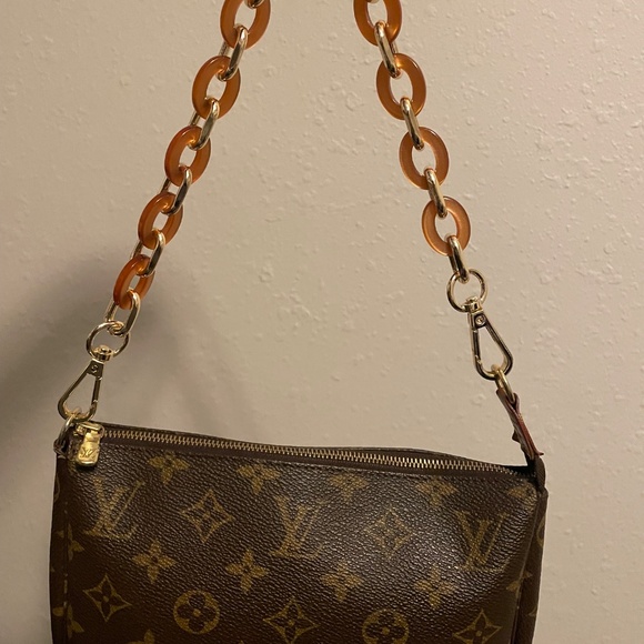 AUTHENTIC Louis Vuitton Monogram POCHETTE Bag - Picture 7 of 16